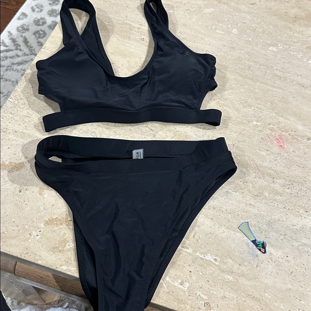 Women’s swimwear Bathing Suit Black Two Piece Bikini Swimsuit NWT Size S - Picture 2 of 2